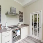 3 Feversham House Spacious 1-bed In The Heart Of Pass The Keys 아파트
