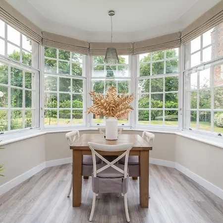 3 Feversham House Spacious 1-bed In The Heart Of Pass The Keys * 요크