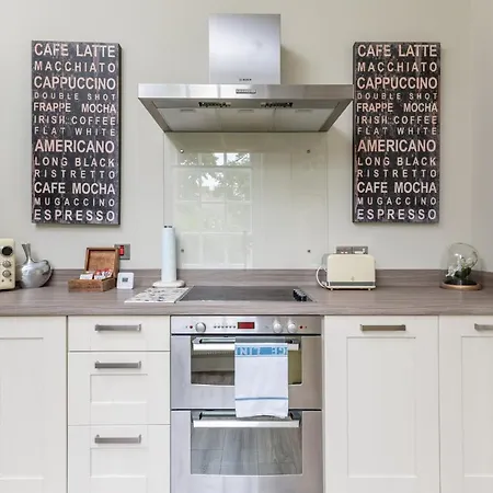 Spacious In The Heart Of I Pass The Keys Appartement York