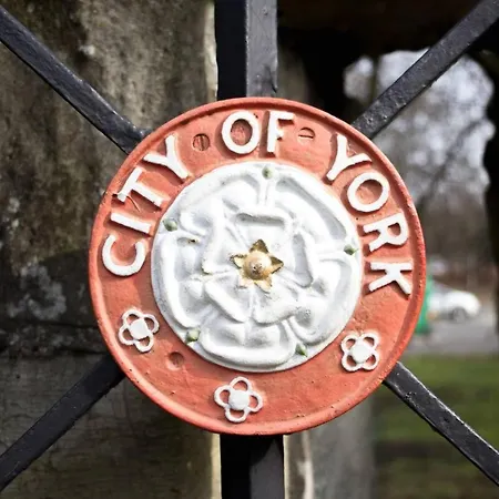 3 Feversham House Spacious 1-bed In The Heart Of Pass The Keys 公寓 *