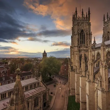 3 Feversham House Spacious 1-bed In The Heart Of Pass The Keys 公寓 *