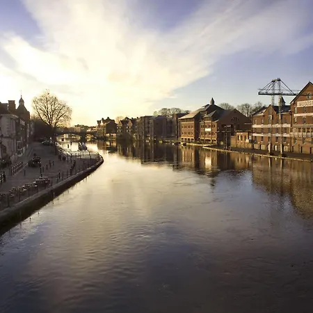 Spacious In The Heart Of I Pass The Keys Appartement York