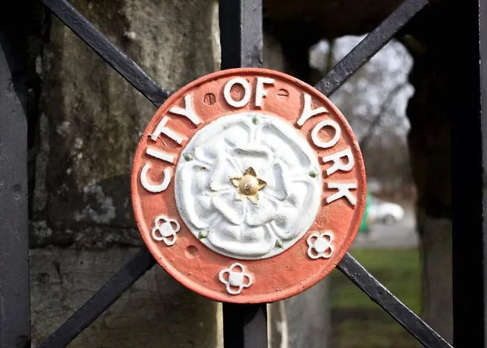 3 Feversham House Spacious 1-bed In The Heart Of Pass The Keys Appartamento *