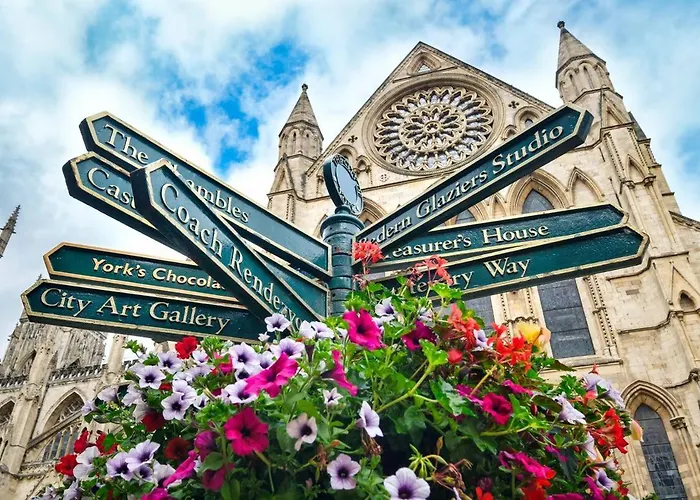 3 Feversham House Spacious 1-bed In The Heart Of Pass The Keys Appartamento