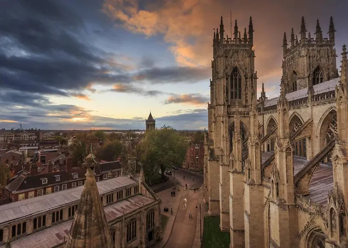 3 Feversham House Spacious 1-bed In The Heart Of Pass The Keys شقة *