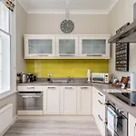 3 Feversham House Spacious 1-bed In The Heart Of Pass The Keys Апартаменты Йорк