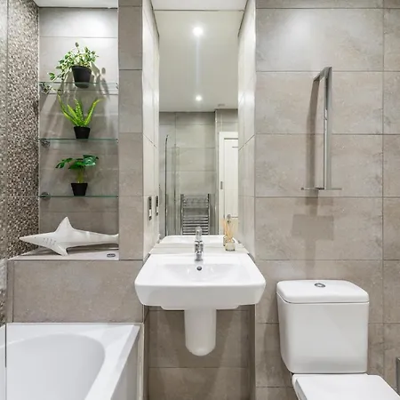 3 Feversham House Spacious 1-bed In The Heart Of Pass The Keys Lejlighed *